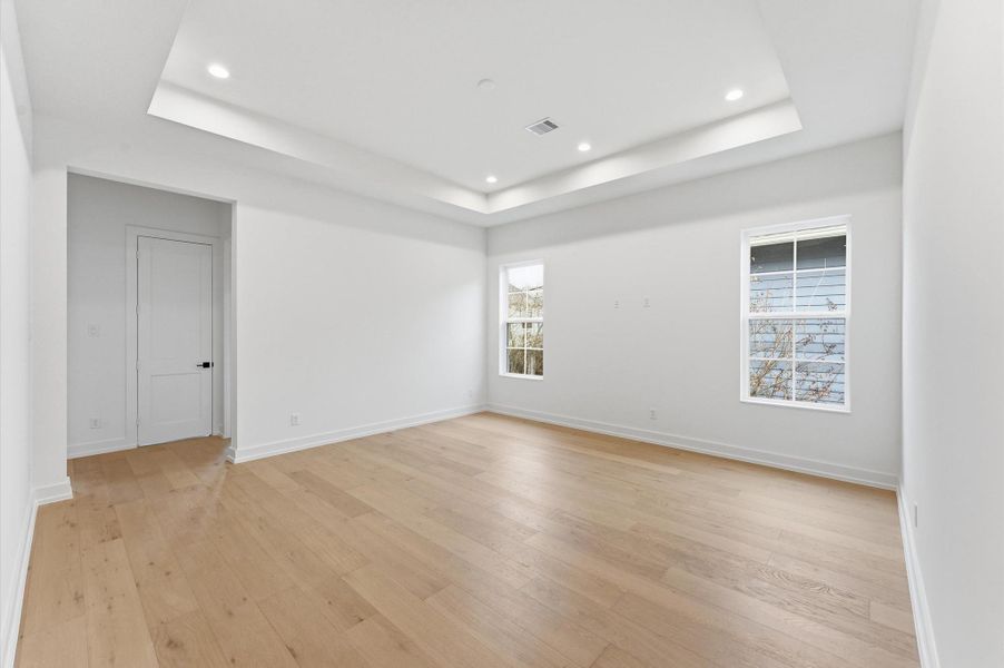 Spacious, unfurnished interior of a new home in , Houston (Image 20).