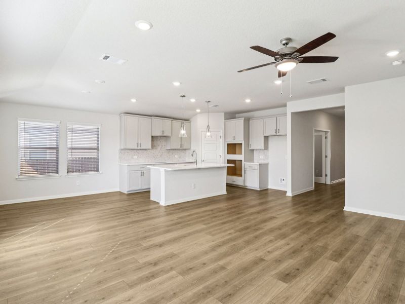 Spacious, unfurnished interior of a new home in Estancia Ranch - Classic Series, San Antonio (Image 23).