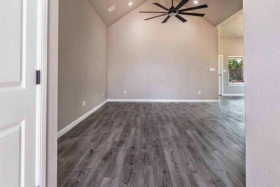 Spacious, unfurnished interior of a new home in , Granbury (Image 22). Spacious, unfurnished interior of a new home in , Granbury (Image 22).