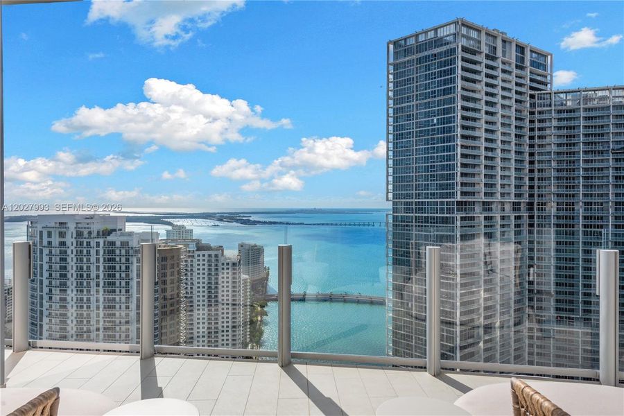 Condo located in Miami, FL showcasing its design and architecture (Image 4). Condo located in Miami, FL showcasing its design and architecture (Image 4).