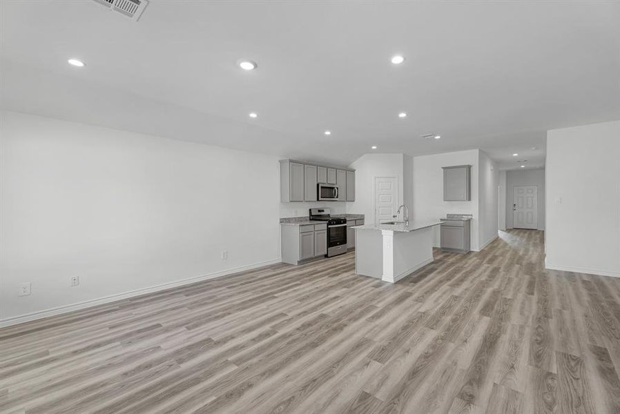 Spacious, unfurnished interior of a new home in Reserve at Mallard Lakes, Orange (Image 23). Spacious, unfurnished interior of a new home in Reserve at Mallard Lakes, Orange (Image 23).