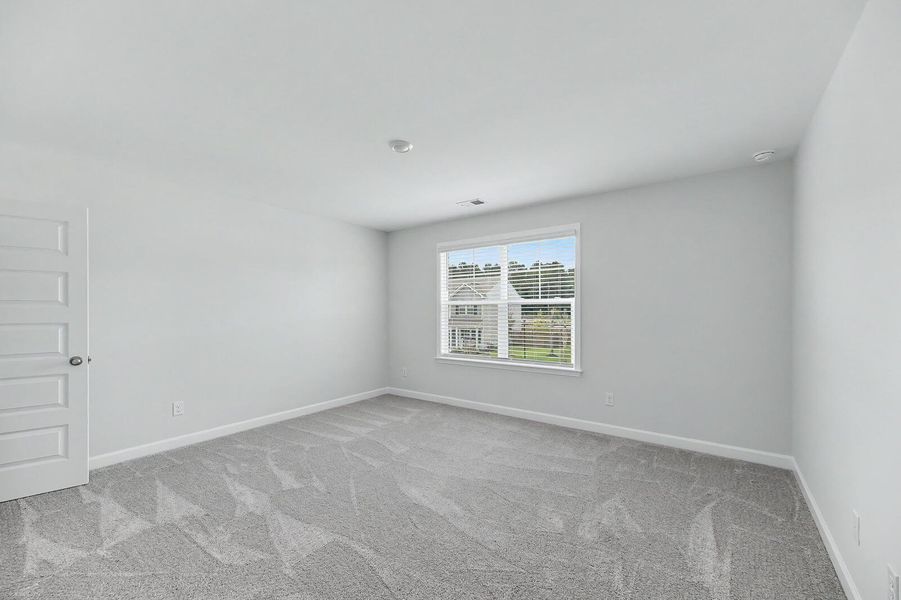 Spacious, unfurnished interior of a new home in Six Oaks, Summerville (Image 23).