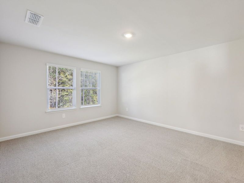 Spacious, unfurnished interior of a new home in Ivey Township, Dallas (Image 15).
