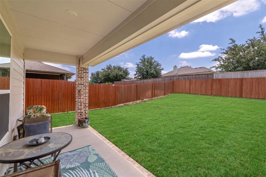 Exterior details and patio area of a home in Lakeview Heights, Azle (Image 3).