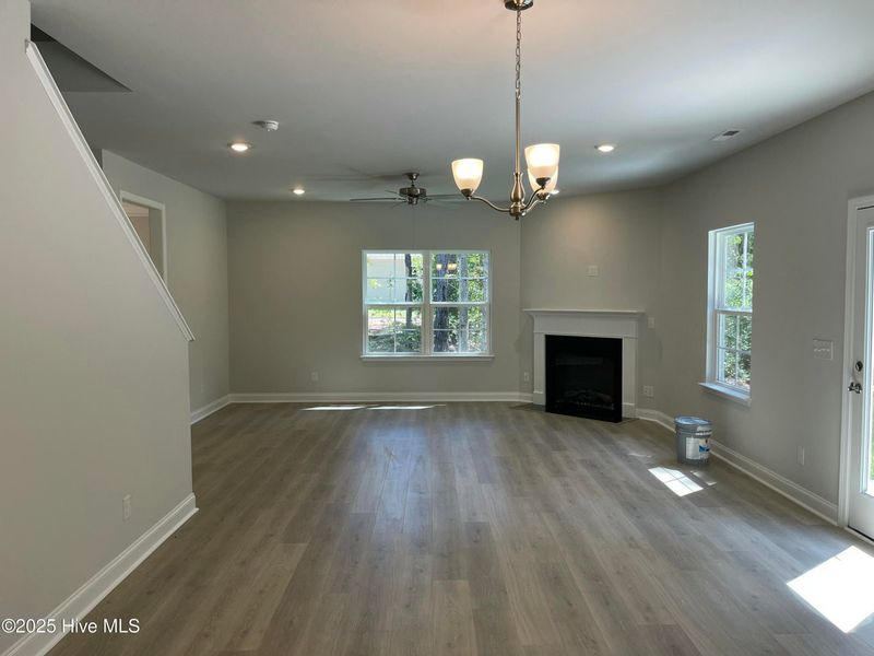 Spacious, unfurnished interior of a new home in Mill Creek Cove, Bolivia (Image 10).
