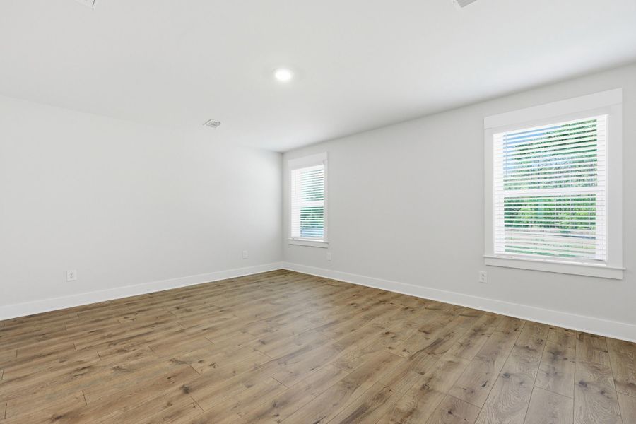 Spacious, unfurnished interior of a new home in , Charleston (Image 29).