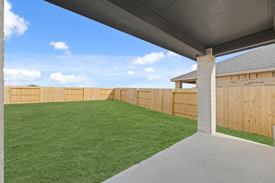 Exterior details and patio area of a home in Sunterra Lakes, Katy (Image 3).