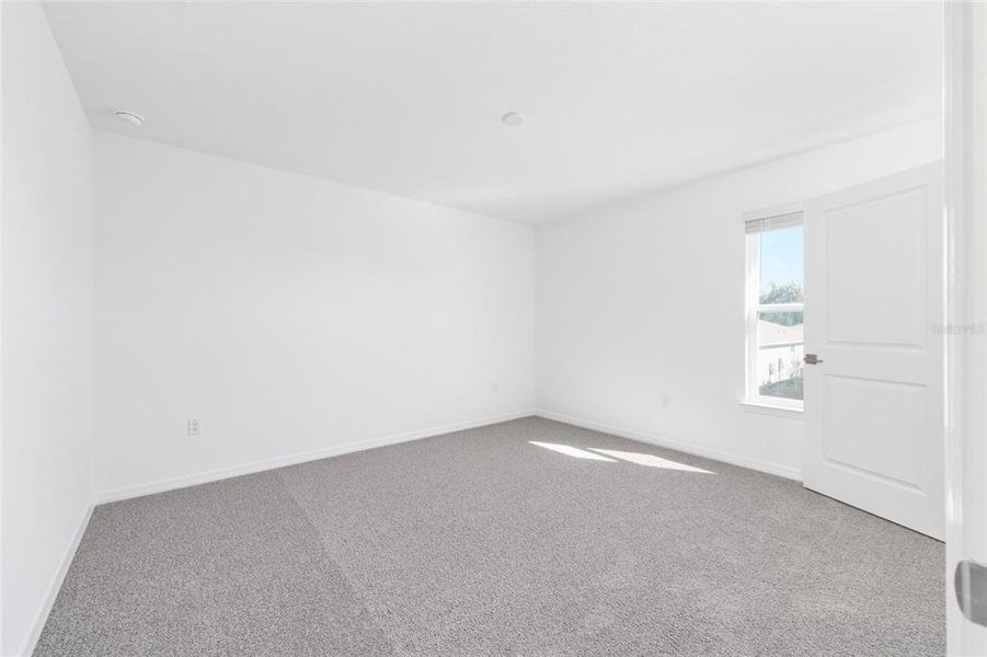 Spacious, unfurnished interior of a new home in Calesa Township, Ocala (Image 37).