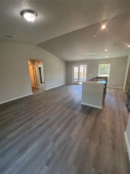 Spacious, unfurnished interior of a new home in , Citrus Springs (Image 19).