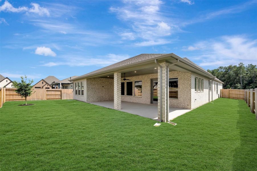 Exterior details and patio area of a home in ARTAVIA - Parkview Collection, Conroe (Image 3).