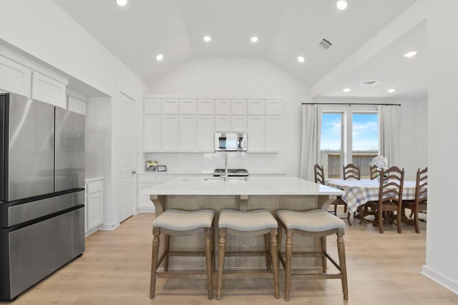 Furnished interior view inside a new home in Riceland: 42ft. lots, Mont Belvieu (Image 16).