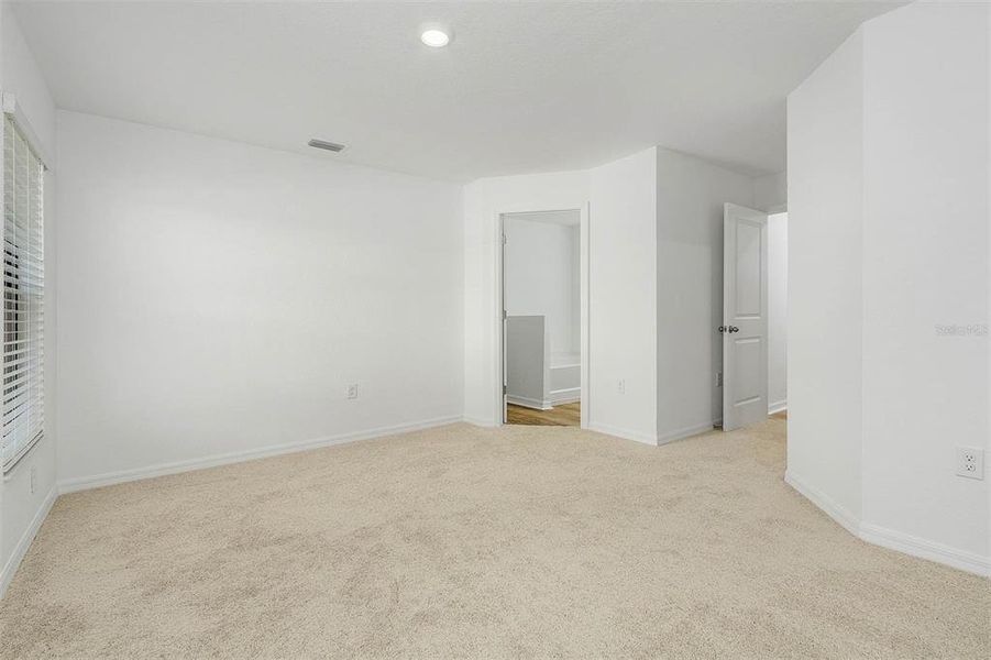 Spacious, unfurnished interior of a new home in , Port Charlotte (Image 18).