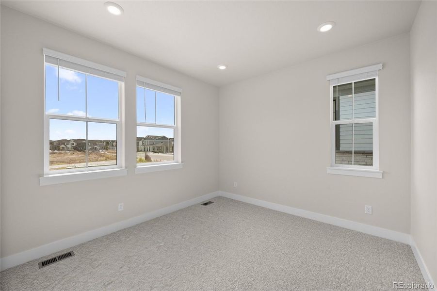 Spacious, unfurnished interior of a new home in Harmony at Sterling Ranch, Littleton (Image 16).