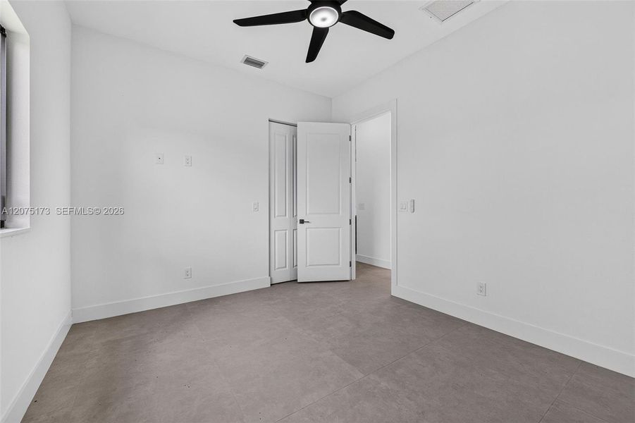Spacious, unfurnished interior of a new home in , Cape Coral (Image 18).