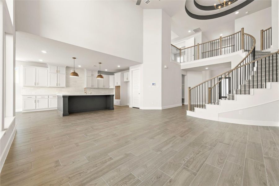 Representative image. Features, selections and colors may vary.