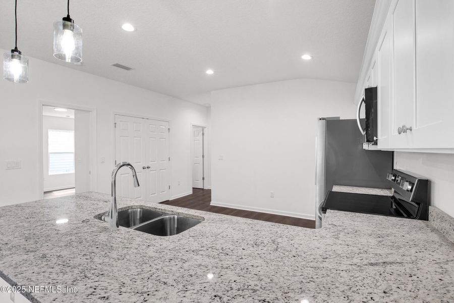 Furnished interior view inside a new home in , Palatka (Image 10).