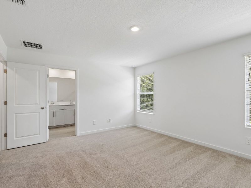 Spacious, unfurnished interior of a new home in The District at Oakleaf - The Grove, Middleburg (Image 11).