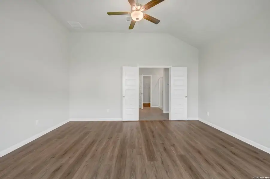 Spacious, unfurnished interior of a new home in Mesquite Ridge, San Antonio (Image 24).