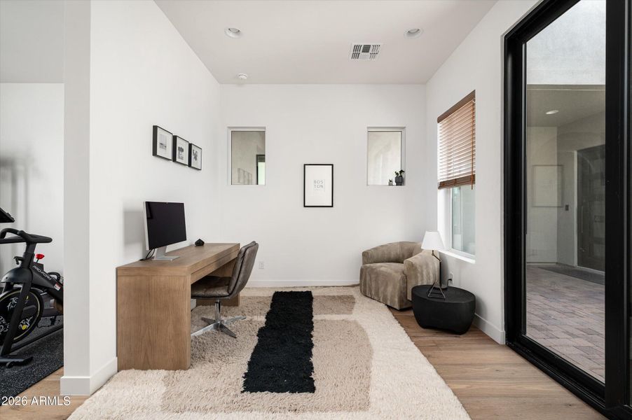 33-5724EMouraDr-33 33-5724EMouraDr-33