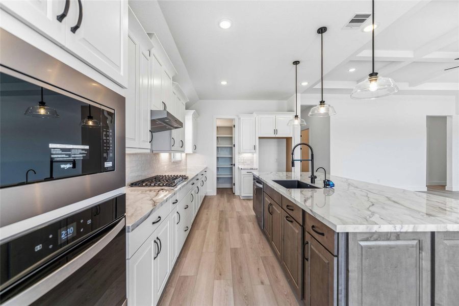 Furnished interior view inside a new home in Valencia, Manvel (Image 9).
