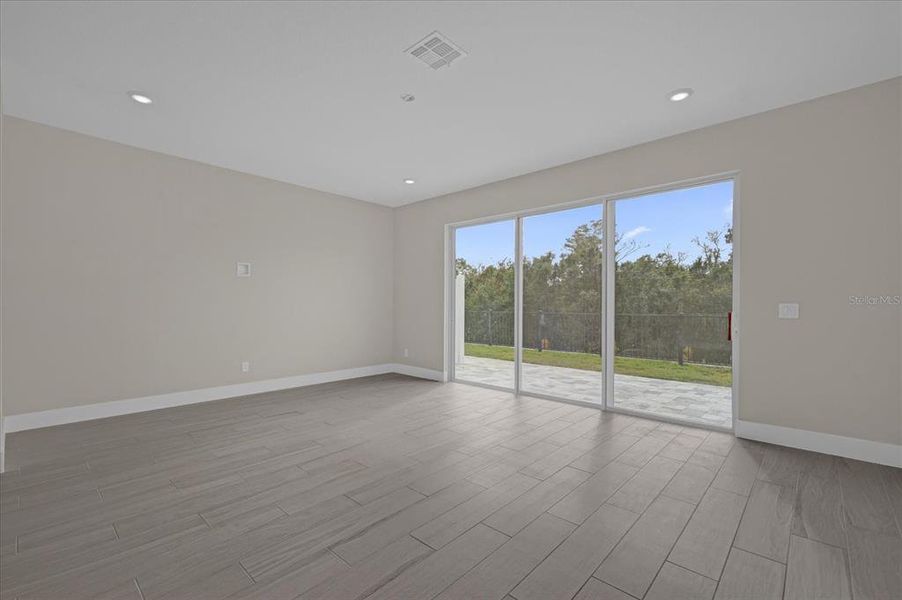 Spacious, unfurnished interior of a new home in , Kissimmee (Image 20).