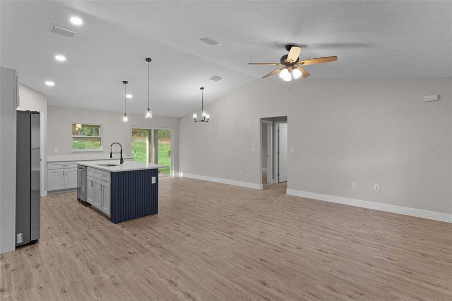 Spacious, unfurnished interior of a new home in , Citrus Springs (Image 32).
