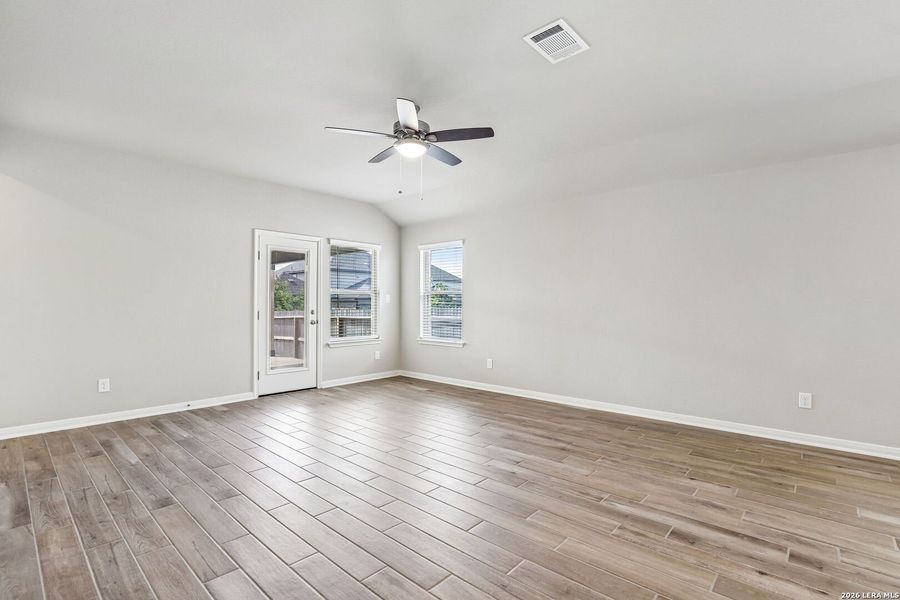 Spacious, unfurnished interior of a new home in Kallison Ranch, San Antonio (Image 21).