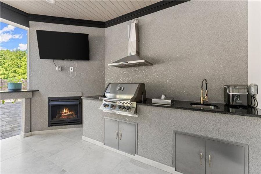 Exterior details and patio area of a home in , Lawrenceville (Image 33).