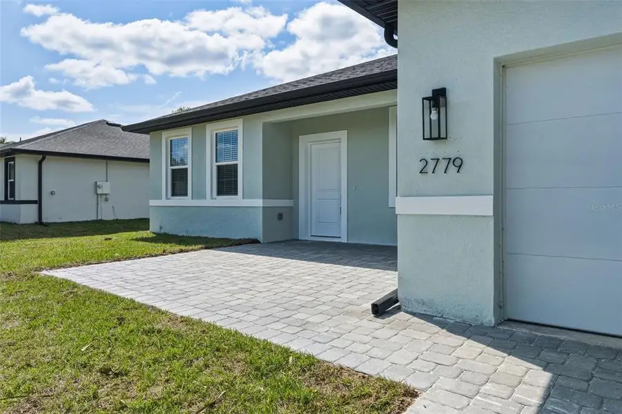 Exterior details and patio area of a home in , North Port (Image 3).