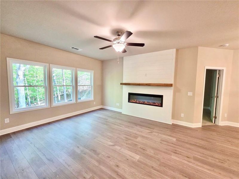 Spacious, unfurnished interior of a new home in , Waleska (Image 17).