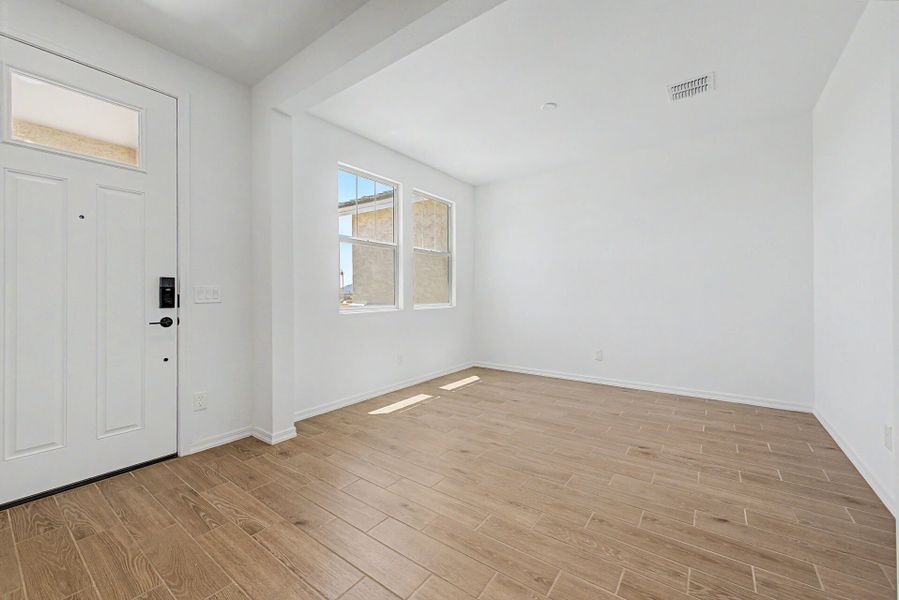 Spacious, unfurnished interior of a new home in White Tank Vistas, Waddell (Image 13).