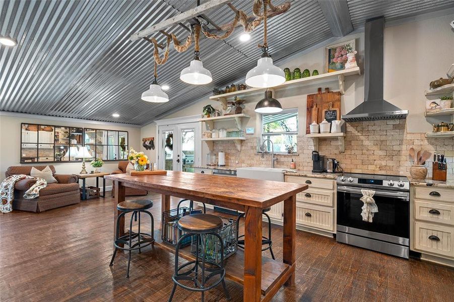 Community amenities in , Groesbeck (Image 31).