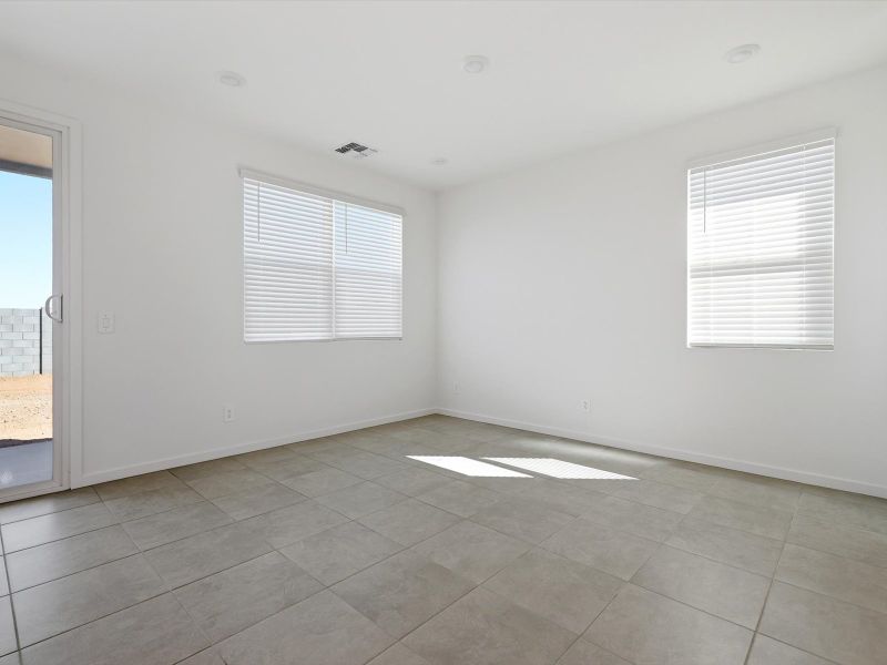 Spacious, unfurnished interior of a new home in Mountain View Estates Reserve Series, Buckeye (Image 9).