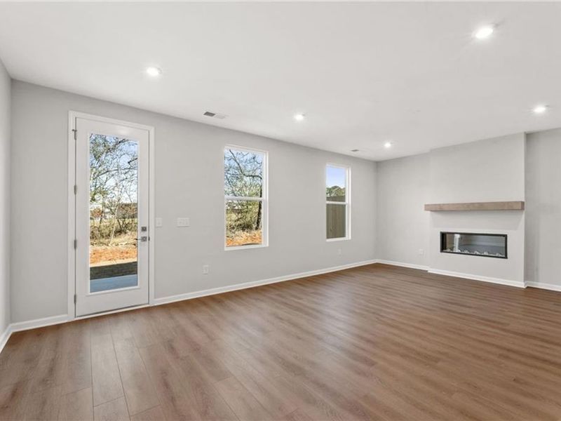 Spacious, unfurnished interior of a new home in Lake Shore, Winder (Image 15).