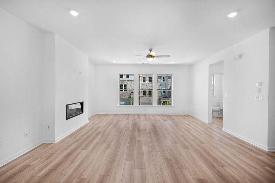 Spacious, unfurnished interior of a new home in Auburn Glen, Dacula (Image 11).