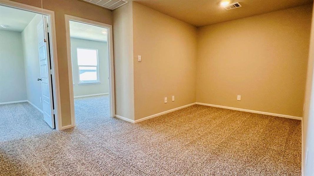 Spacious, unfurnished interior of a new home in Orchard Village, Fort Worth (Image 13). Spacious, unfurnished interior of a new home in Orchard Village, Fort Worth (Image 13).