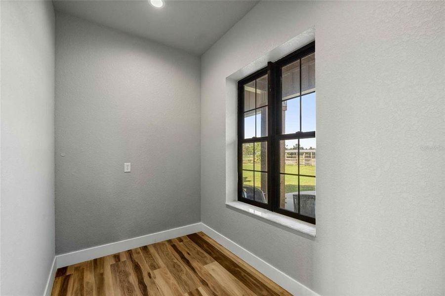 Spacious, unfurnished interior of a new home in , Belleview (Image 23).