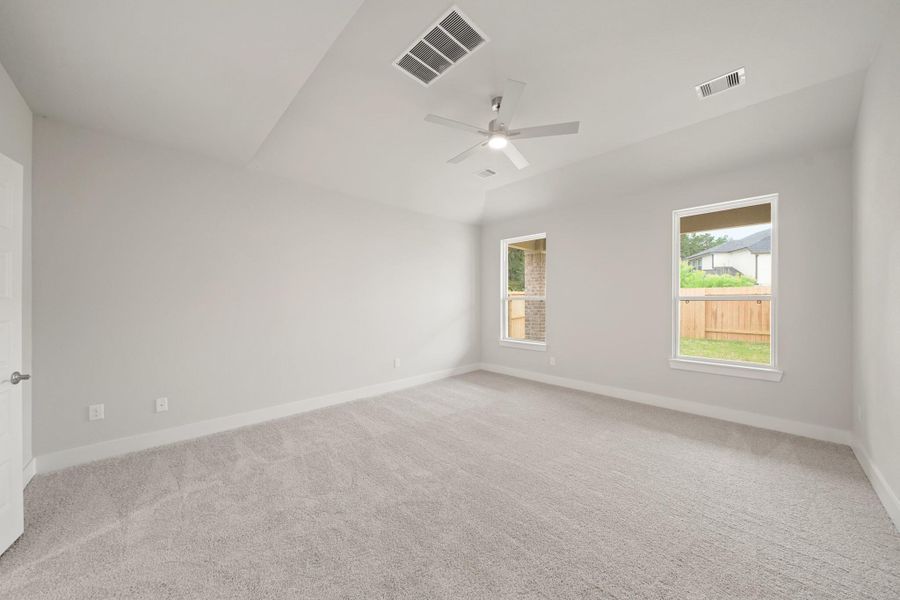 Spacious, unfurnished interior of a new home in Barton Creek Ranch, Conroe (Image 16). Spacious, unfurnished interior of a new home in Barton Creek Ranch, Conroe (Image 16).