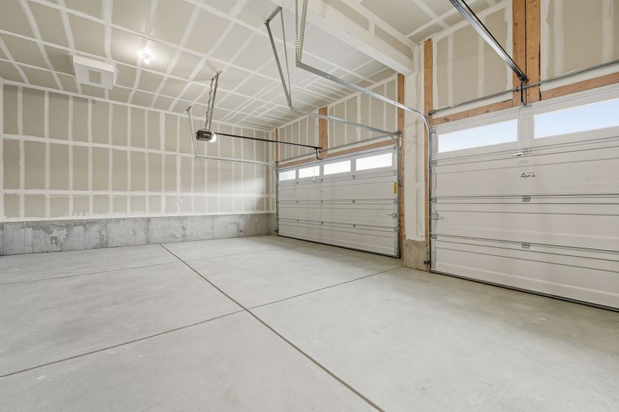 Spacious, unfurnished interior of a new home in Trailstone, Arvada (Image 25).