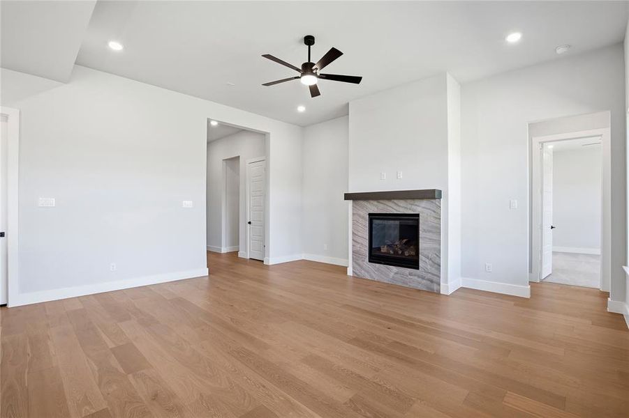 Spacious, unfurnished interior of a new home in Pecan Grove, Burleson (Image 23).
