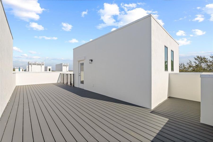 Exterior details and patio area of a home in Alante, St. Petersburg (Image 27).