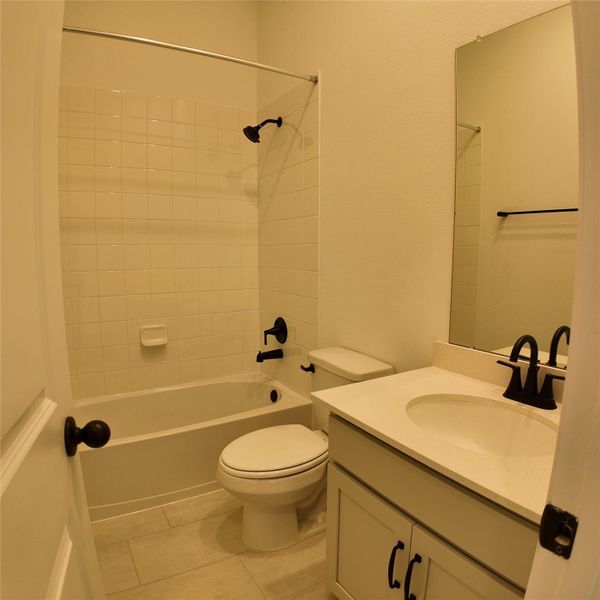 Furnished interior view inside a new home in Wildrye, Waller (Image 5).