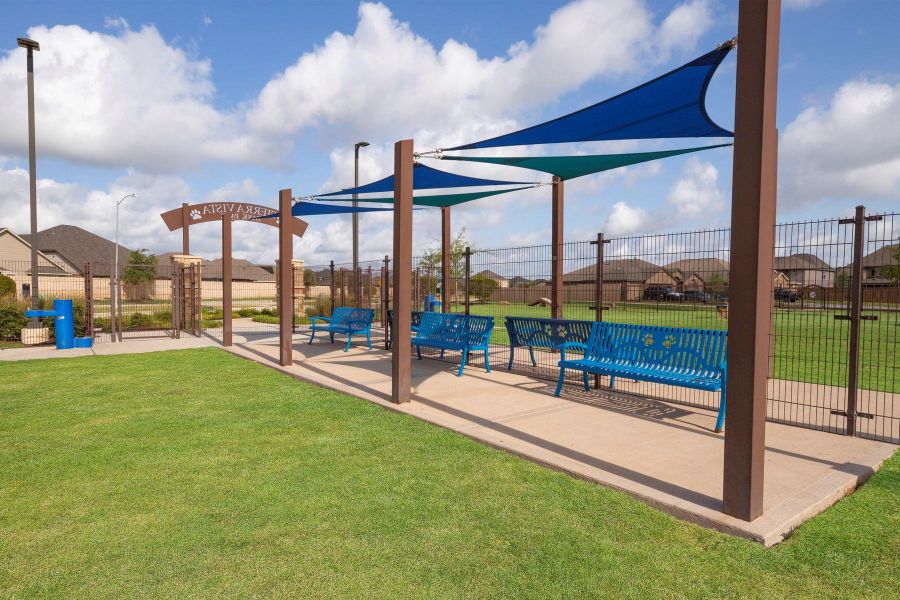 Community amenities in Sierra Vista, Iowa Colony (Image 14). Community amenities in Sierra Vista, Iowa Colony (Image 14).