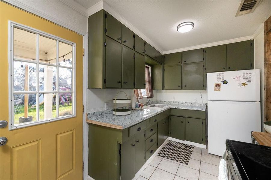 Furnished interior view inside a new home in , Weatherford (Image 11).