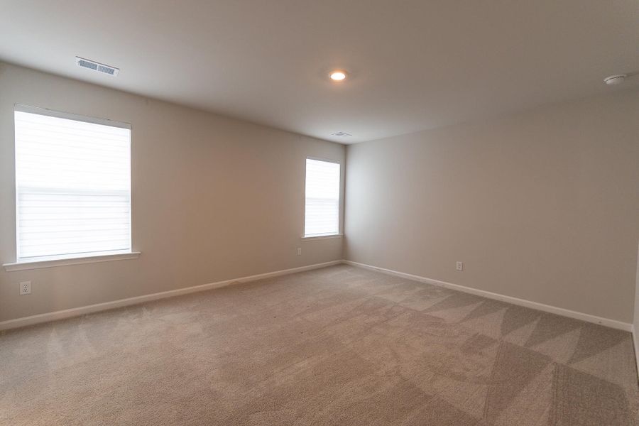 Spacious, unfurnished interior of a new home in , Summerville (Image 14).