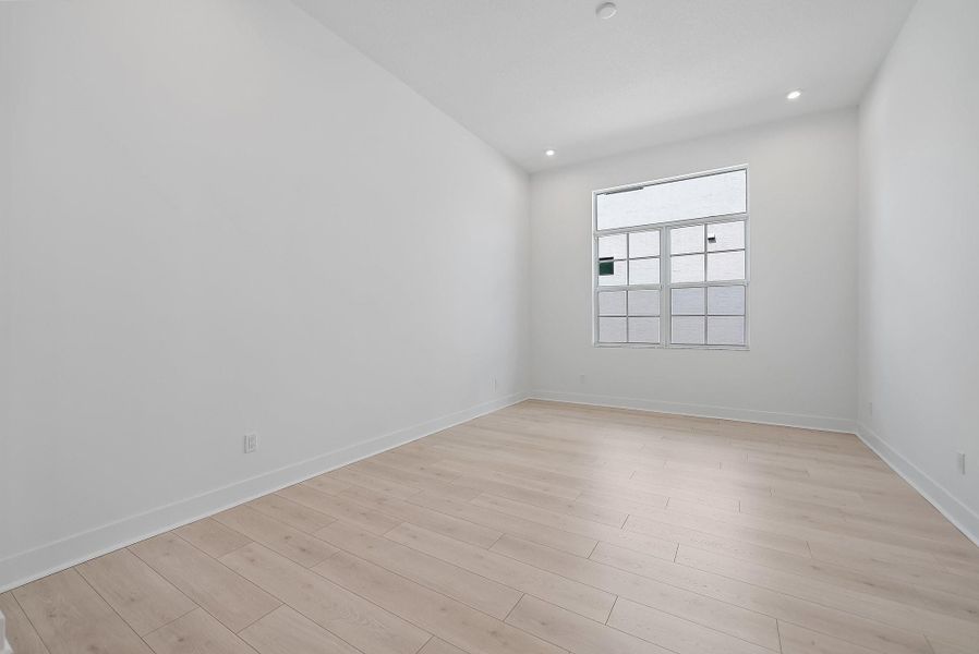 Spacious, unfurnished interior of a new home in L'Ambiance at Avenir, Palm Beach Gardens (Image 31).