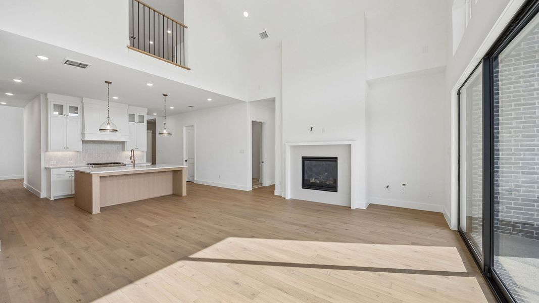 Spacious, unfurnished interior of a new home in Painted Tree 50' Series, McKinney (Image 15).