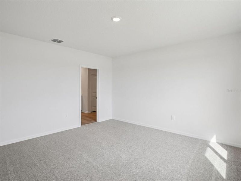 Spacious, unfurnished interior of a new home in The Grove at Stuart Crossing - Classic Series, Bartow (Image 31).