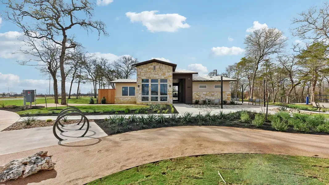 Community amenities in Valverde, Bastrop (Image 5).