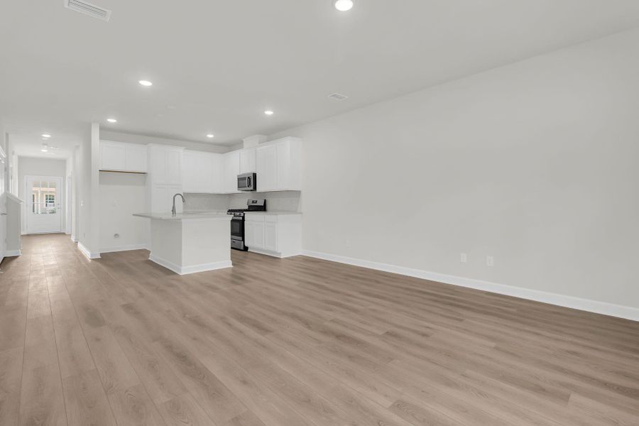 Spacious, unfurnished interior of a new home in Hammock Walk at Nexton, Summerville (Image 17).